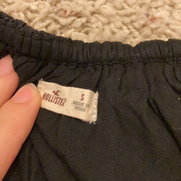 Hollister black lace off the shoulder crop top - Picture 3 of 4